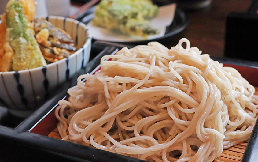 エコ箸で食べると料理の味が損なわれるから