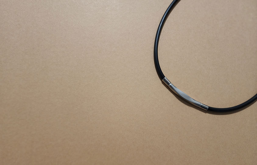 ファイテンのRAKUWAネックを比較